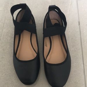 Black ballet flats